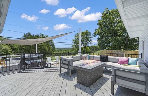 Branson House | House ∙ 7 bedrooms ∙ 18 guests