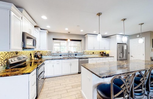 Branson House | Hummingbird Hills Hangout