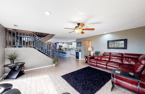 Branson House | Hummingbird Hills Hangout