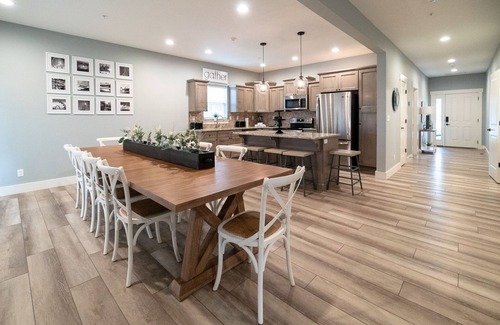 Branson Theater District House | INCREDIBLE HOME*Minutes to Lake*Indoor Pool*In Town* Golf View*Gas Fire Pit*