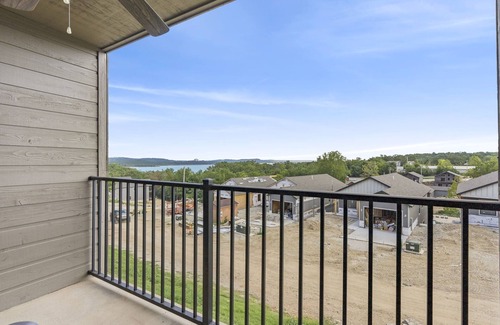 Indian Point Apartment | King Bed, Private Balcony, Lake View - Must See! - Indian Point (U1502A)