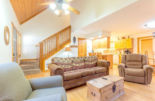 Reeds Spring Cabin | L073B, "Lakeside Fun" 1Br Lakefront Cabin, Pets, Fishing