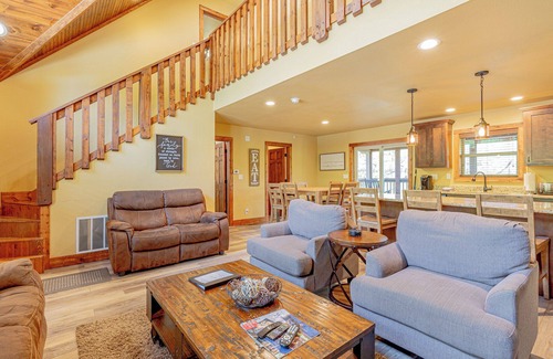 Reeds Spring Cabin | L137, 4Br Fox Hollow Cabin, Near Lake, Great Location
