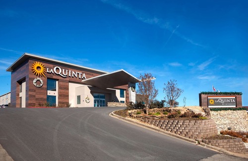 Branson Theater District Hotel | La Quinta by Wyndham Branson