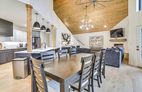 Indian Point House | Lake Access & Boat Dock: Branson House w/Decks!