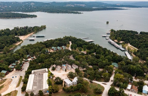Indian Point House | Lake Lodge 42 - Resort Next to Silver Dollar City!