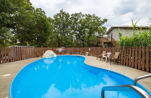 Indian Point House | Lake Lodge 43 - Resort Next to Silver Dollar City!