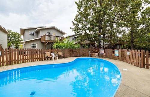 Indian Point House | Lake Lodge B - Resort Next to Silver Dollar City!
