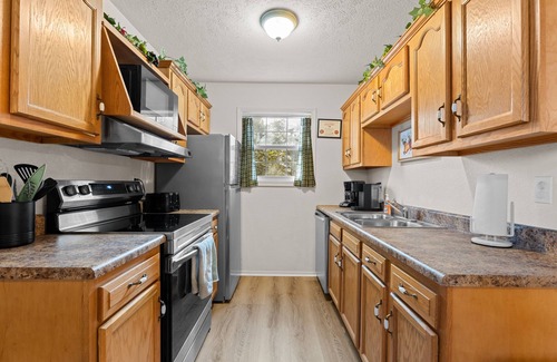 Indian Point House | Lake Lodge E - Resort Next to Silver Dollar City!
