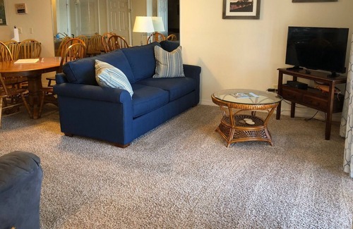 Kimberling City Condo | Lake Lover's Dream is a beautiful walk-in condo.