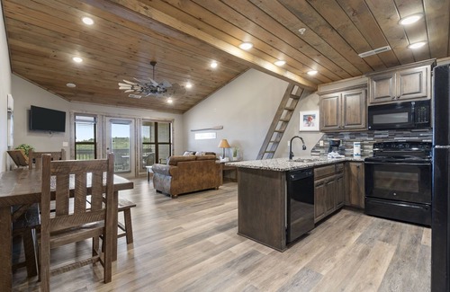 Indian Point Apartment | Luxurious 3BR + Loft with Fantastic View of the Lake! - Indian Point (U1115)