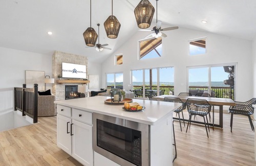 Kimberling City House | New Home-Deck with the Best Views of Table Rock-Private Hot Tub, Free $400 Tickets