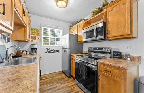 Indian Point House | *Newly Renovated* Lake Lodge F - Resort Near SDC