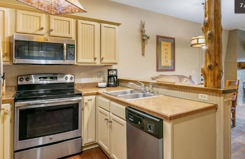 Big Cedars Apartment | One Bed Room Unit. One King Bed, 1 full Sofa Bed sleeps 4 and 1 Full bath.