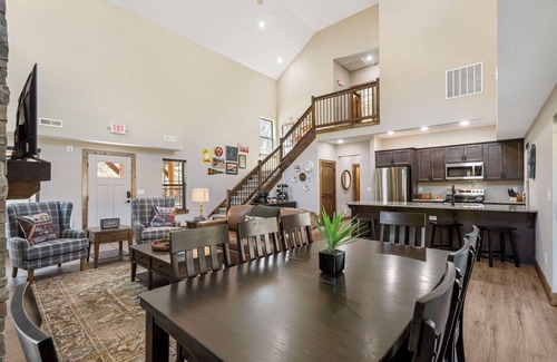 Hollister Cabin | Peaceful Water View-Cozy Cabin-Free Daily Tickets-Near Table Rock-Pvt Hot Tub