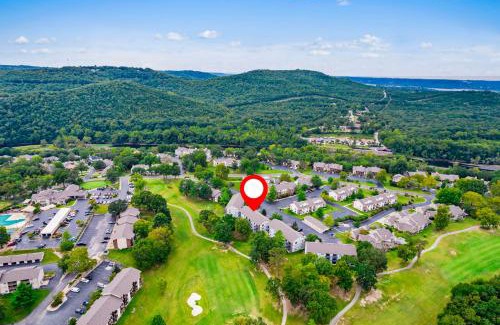 Table Rock Apartment | Pointe Royale Resort - Lake access, Hot tub, Pools, Gym, Golfing, Trails,
