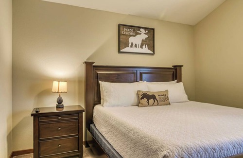 Hollister House | Private Deck & Patio with Hot Tub /ALL King Beds /Zero Entry Pool