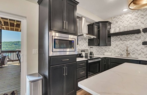 Hollister House | Private Pool-Fitness Room-Free Tickets-Golf Cart-Arcades-Expansive Decks-Elevator-Golf Cart!