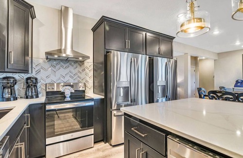 Hollister House | Private Pool-Fitness Room-Free Tickets-Golf Cart-Arcades-Expansive Decks-Elevator-Golf Cart!