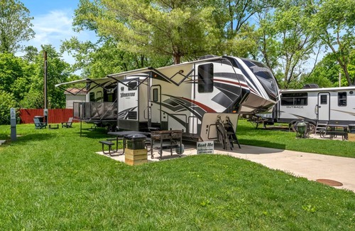 Bull Creek RV Rental | Recreational vehicle (RV) ∙ 1 bedroom ∙ 8 guests