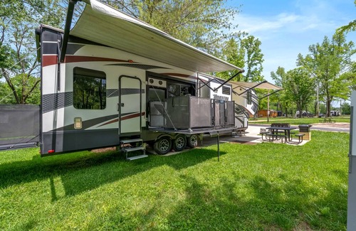 Bull Creek RV Rental | Recreational vehicle (RV) ∙ 1 bedroom ∙ 8 guests