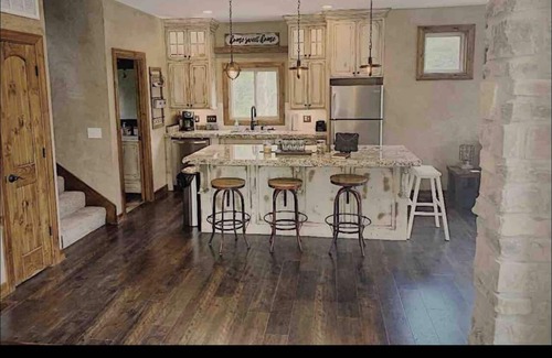 Big Cedars Cabin | Secluded family lake home by Big Cedar and Table Rock Lake. Must Experience
