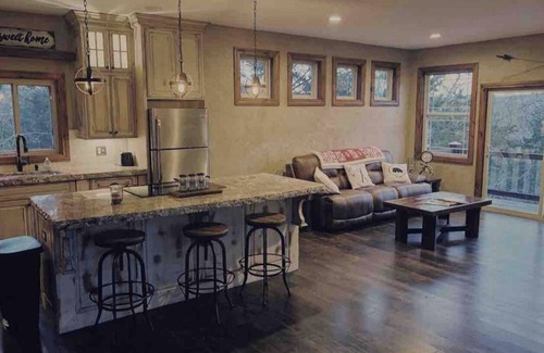 Big Cedars Cabin | Secluded family lake home by Big Cedar and Table Rock Lake. Must Experience