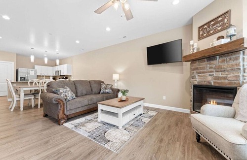 Branson Apartment | Spacious 3BR Condo with Free Attraction Tickets, Indoor Pool & Hot Tub - Central Location!