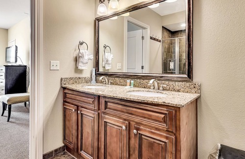 Branson Condo | Stayin Classy 2 Bedroom Condo by Redawning
