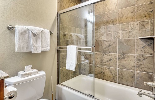 Branson Condo | Stayin Classy 2 Bedroom Condo by Redawning
