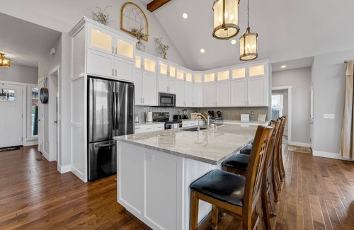 Branson West House | Stunning Lakeview Retreat by RedAwning