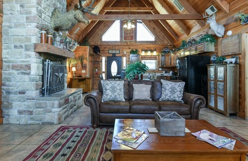Branson Cedars House | Sweet Life Cabin | 2 Bed, 2 Bath