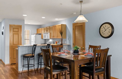 Hollister Condo | Table Rock Condo- Huge Deck, New Flooring!-Private Marina On-Site