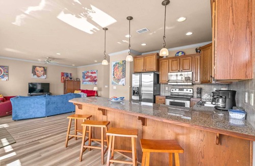 Hollister Condo | Table Rock Lake Front Condo - First Floor Walkout, Pet-Friendly, Whirlpool Tub - C1