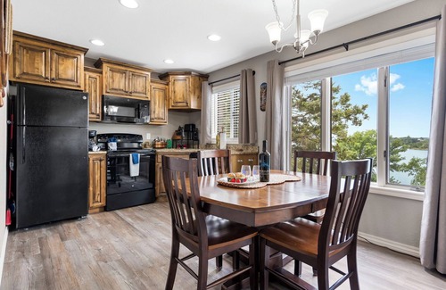 Kimberling City Condo | Table Rock Lakefront w Acess! Free Tickets! Community Amenities!