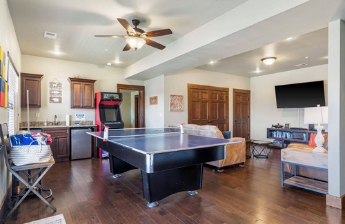 Indian Point House | TableRock Boat slip Included! HotTub, OutdoorPools