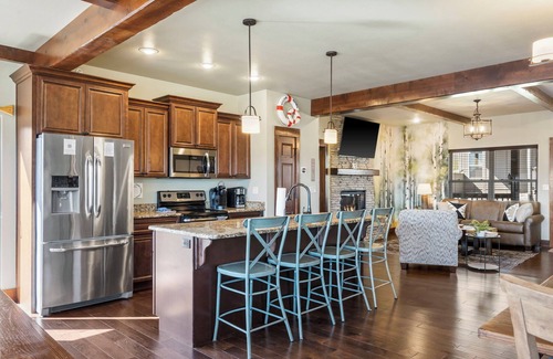 Indian Point House | TableRock Boat slip Included! HotTub, OutdoorPools
