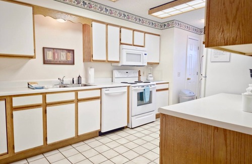 Branson Condo | Walk-In~Clean~2 Kings~Indoor Pool~Hot Tub