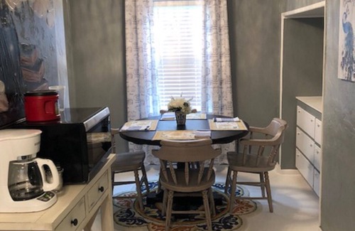 Downtown Branson House | Walk to Downtown/The Landing! Beautiful cottage, cozy private hot tub!