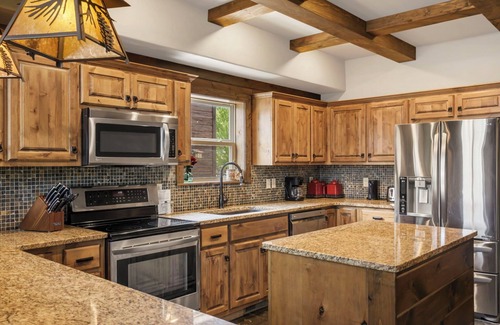 Indian Point House | WaterMill Cove Lakefront Lodge 4~By Silver Dollar City~2 POOLS~Dock~Free Amenities