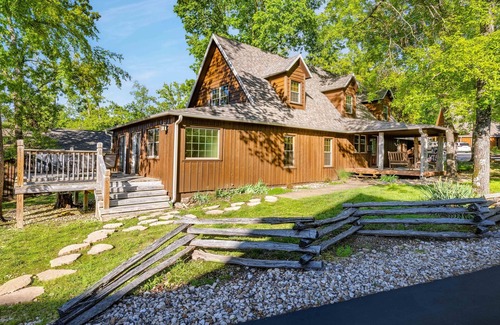Indian Point Cabin | WaterMill Cove Resort LAKEFRONT Cabin 2 mi to Silver Dollar City Pools Mini Golf