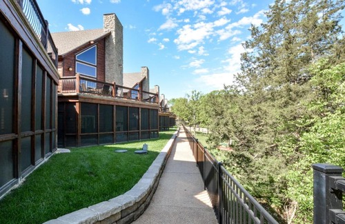 Indian Point House | WaterMill Cove Resort Lakefront Lodge By Silver Dollar City POOL LAZY RIVER