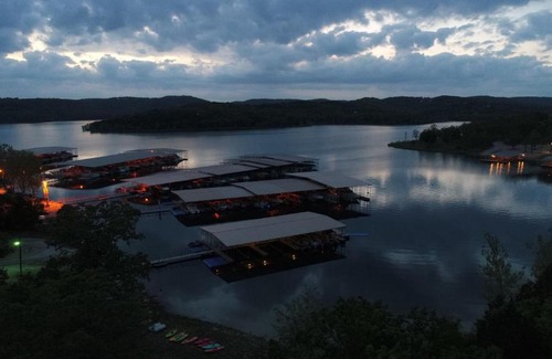 Indian Point Cabin | WaterMill Cove Resort Lakefront Lodge 2mi to SDC POOL HOT TUBS Kayaks
