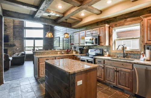 Indian Point House | WaterMill Cove Resort LUXURY Lakefront Lodge 2mi to SDC FREE Amenities HUGE POOL