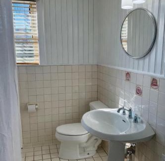Ocracoke Bed & Breakfast | 04-The Seashell Suite at The Castle Inn