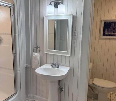 Ocracoke Hotel | 05-Sailing Suite at The Castle Inn