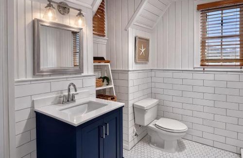 Ocracoke Bed & Breakfast | 07-Founders Suite at The Castle Inn