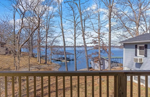 Marion House | 1 Bedroom Pet Friendly Guest House at Sunset Family Lake House with dock access