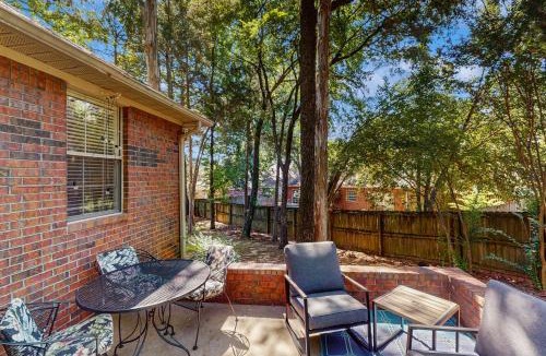 Conway House | <1 Block to Trails! Conway Biker & Hikers Haven