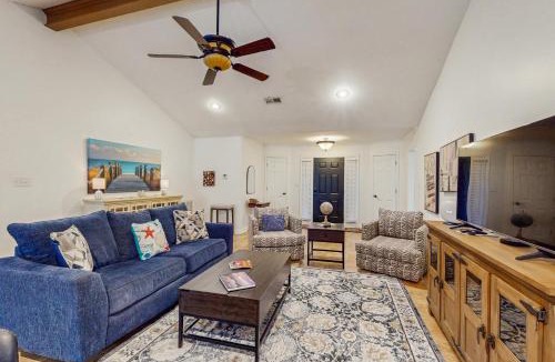Conway House | <1 Block to Trails! Conway Biker & Hikers Haven